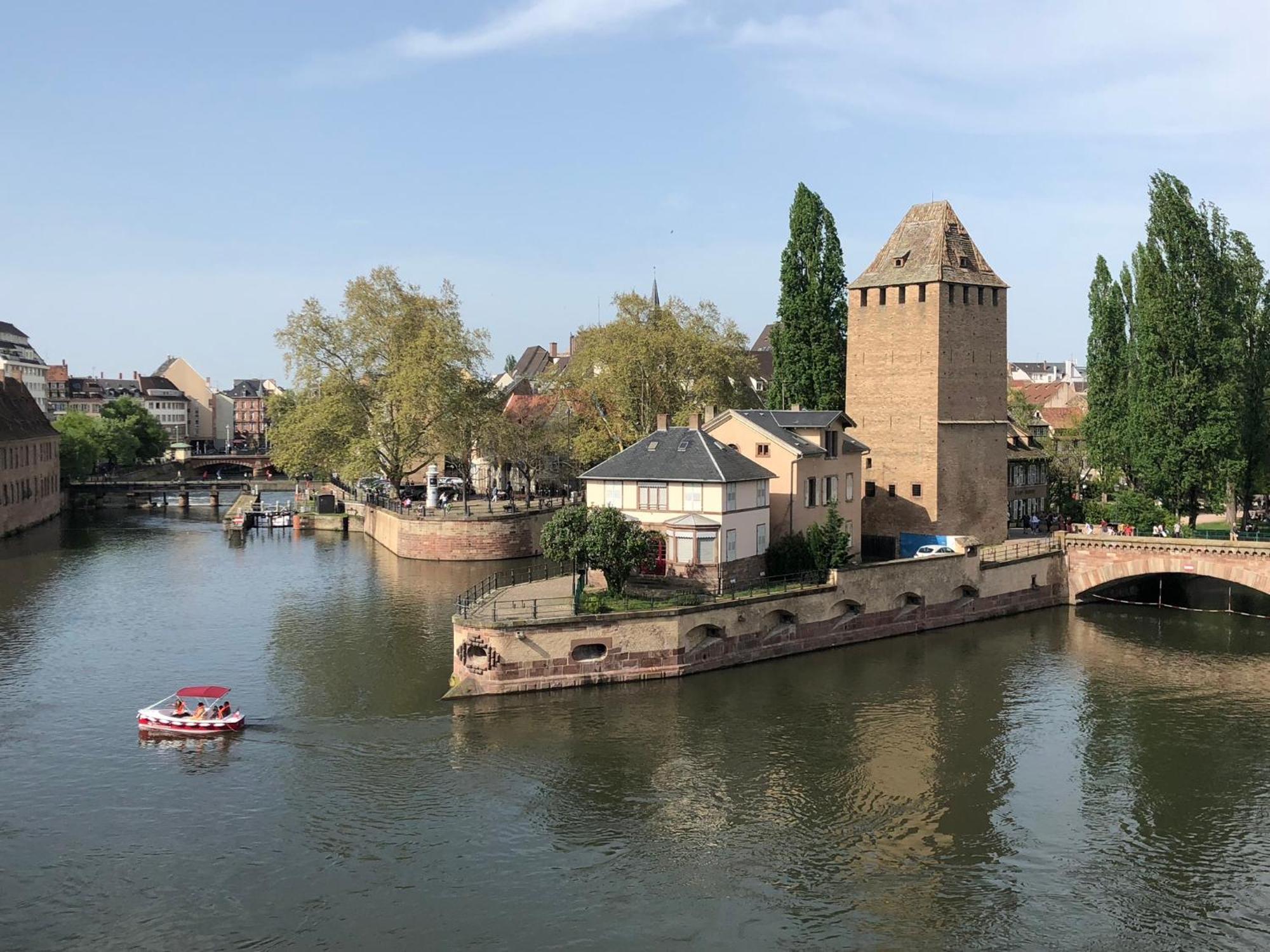 Luminous Apartment In Kehl Near Strasbourg, Conveniently Located Next To A Tram Stop With Direct Access To Strasbourg City Centre ภายนอก รูปภาพ